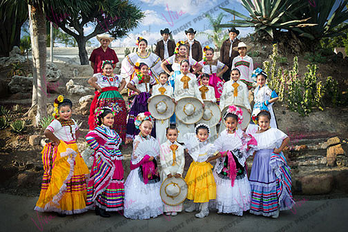 amor-de-mexico-ballet-folklorico-dance-group-photo